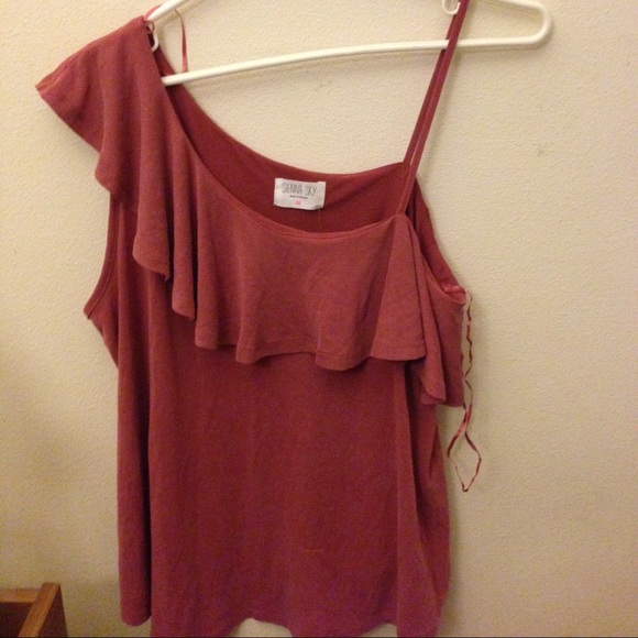 👀JUST IN 👀BMWT ⭐️SHOULDER SHIRT 👚 - Picture 2 of 7